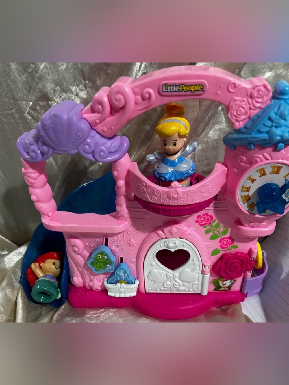 Fisher-Price Disney Princess Little People Play & Go Castle.
